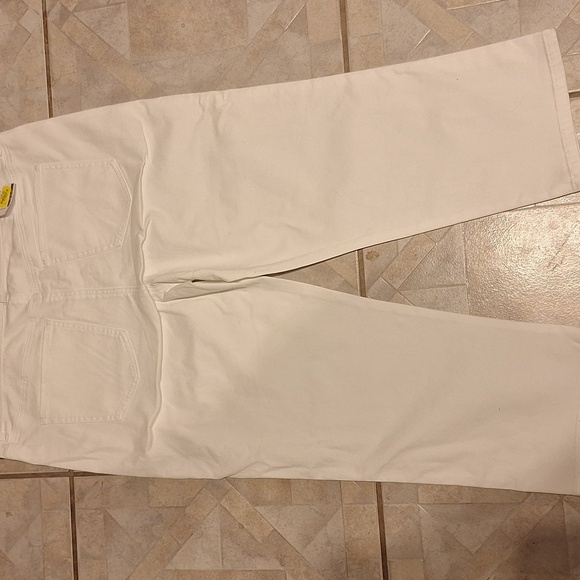 q Womens Gloria Vanderbilt Stretch White Capris Size 16.  NWT - Picture 2 of 7